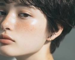 The Effortless Tousled Pixie — casual short hairstyles simple style outfit