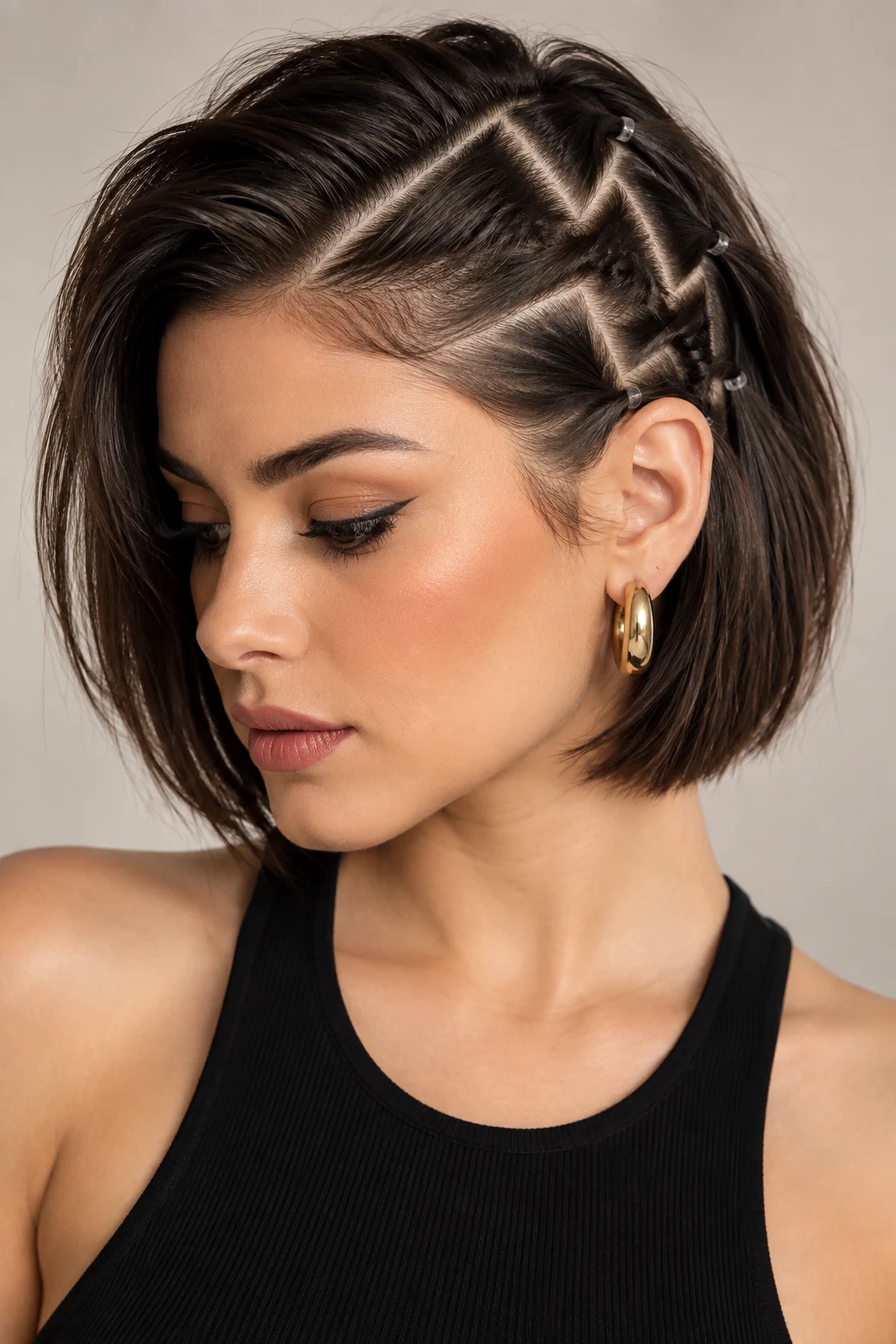 Zigzag Side Sections — peinados para cabello corto liso style outfit