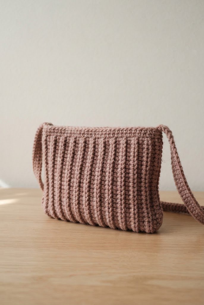 Minimalist Ribbed Crossbody Pouch — crochet bag summer style outfit