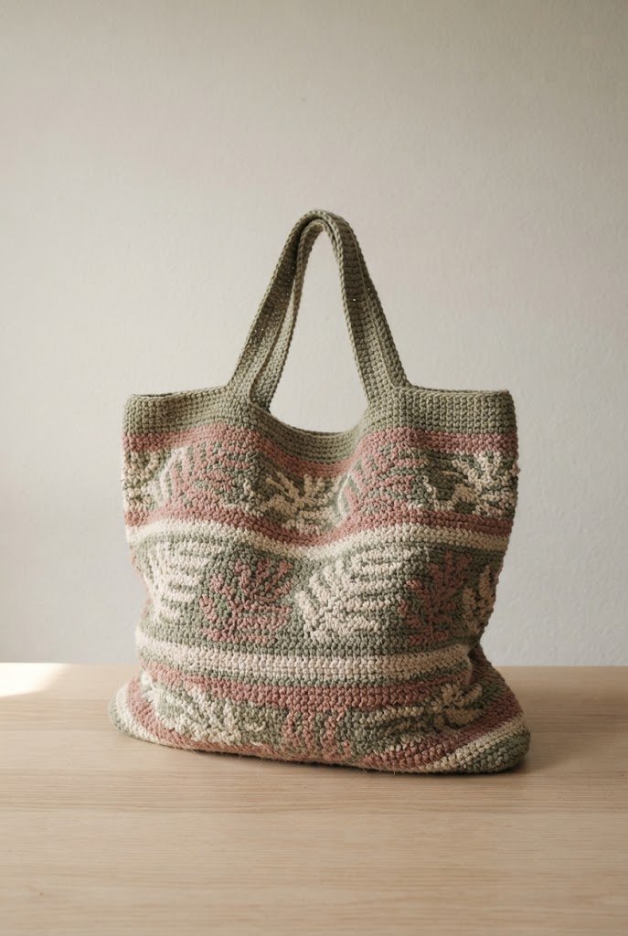 Tropical Palm Leaf Tote — crochet boho bag pattern style outfit